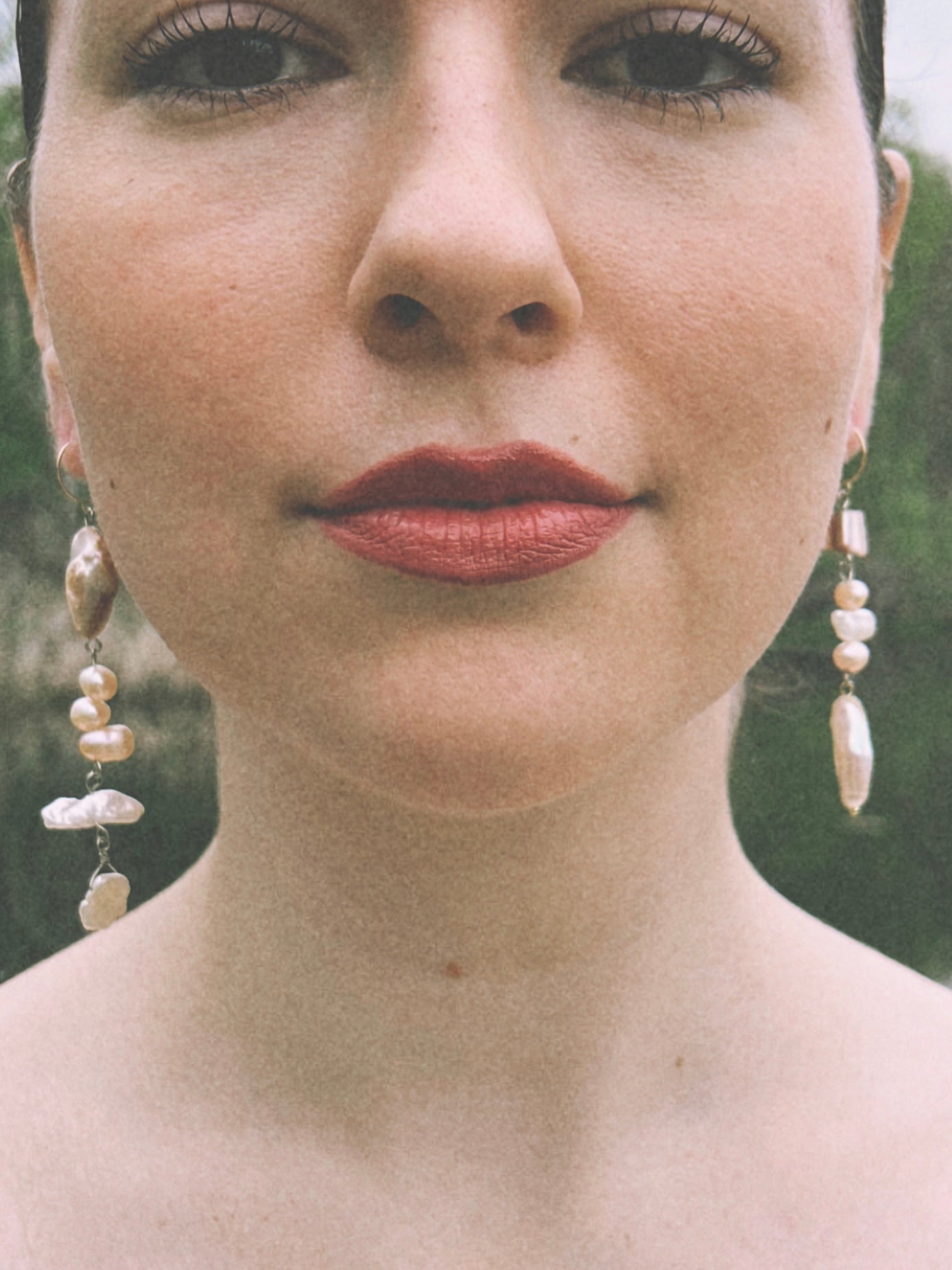 Asymmetrical luminescent drops